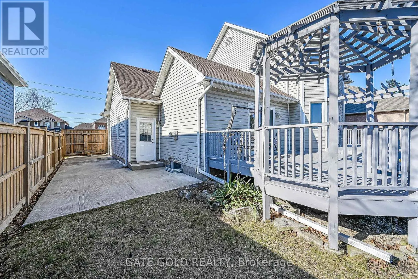 228 HIGHLAND ROAD W