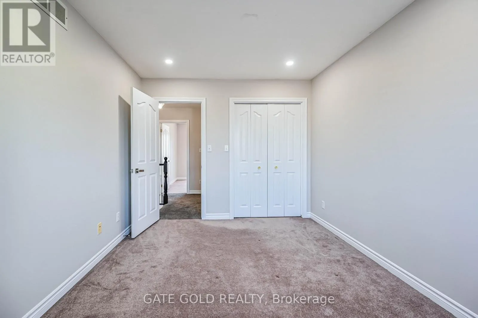 228 HIGHLAND ROAD W