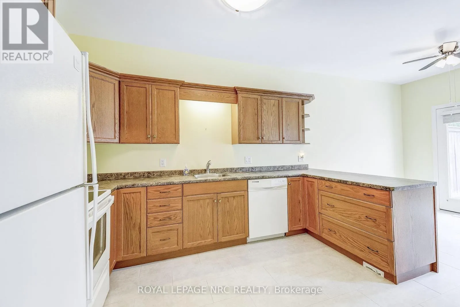 12 - 92 LORETTA DRIVE, #12
