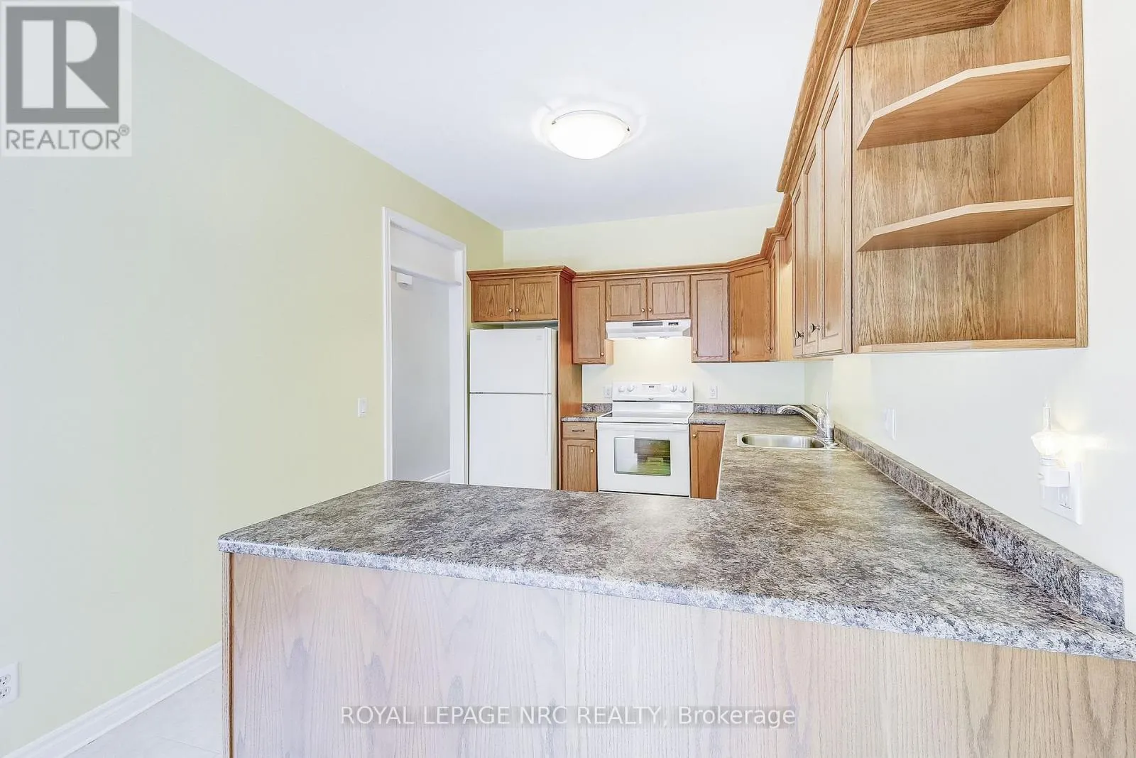 12 - 92 LORETTA DRIVE, #12