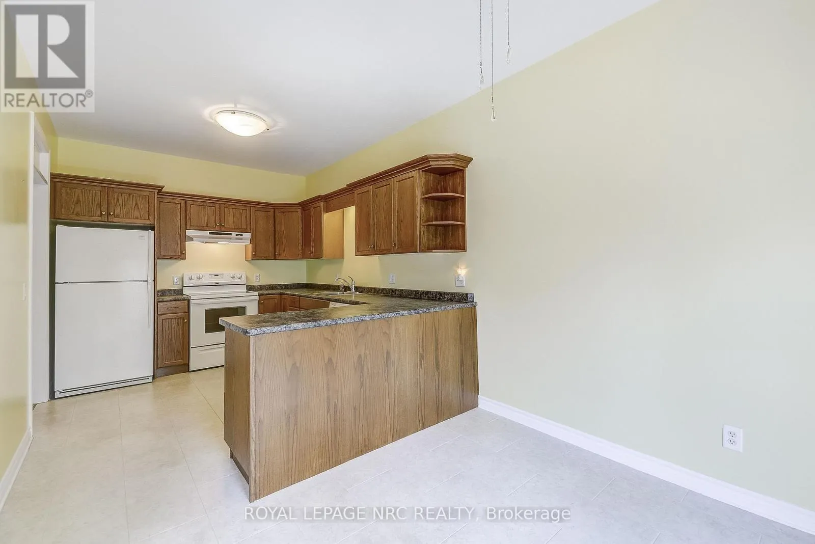 12 - 92 LORETTA DRIVE, #12