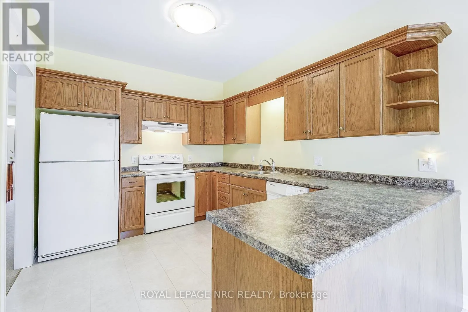 12 - 92 LORETTA DRIVE, #12