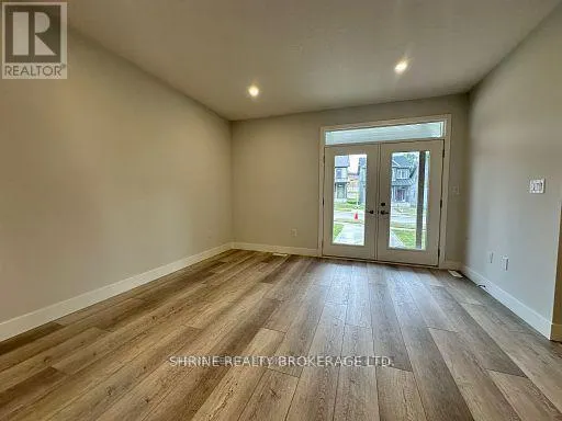 1 - 990 DEVERON CRESCENT, #1