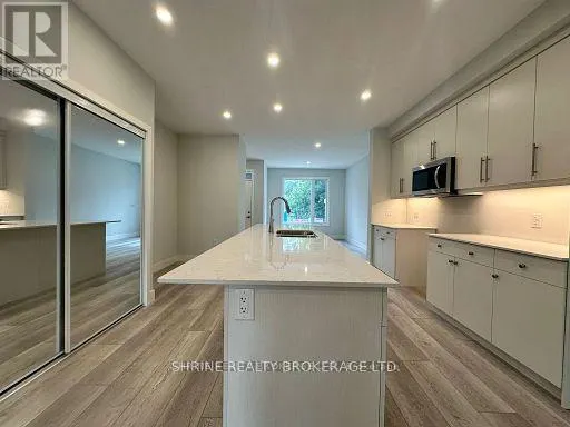 1 - 990 DEVERON CRESCENT, #1