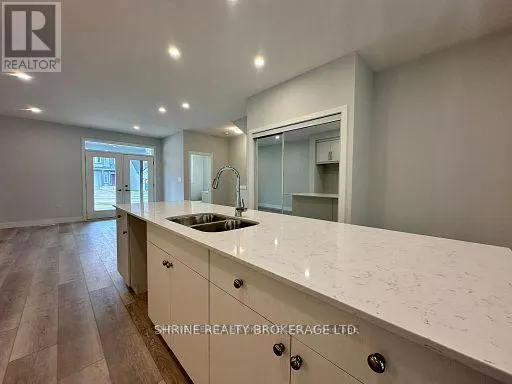 1 - 990 DEVERON CRESCENT, #1