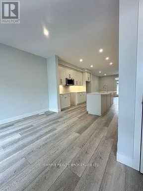1 - 990 DEVERON CRESCENT, #1