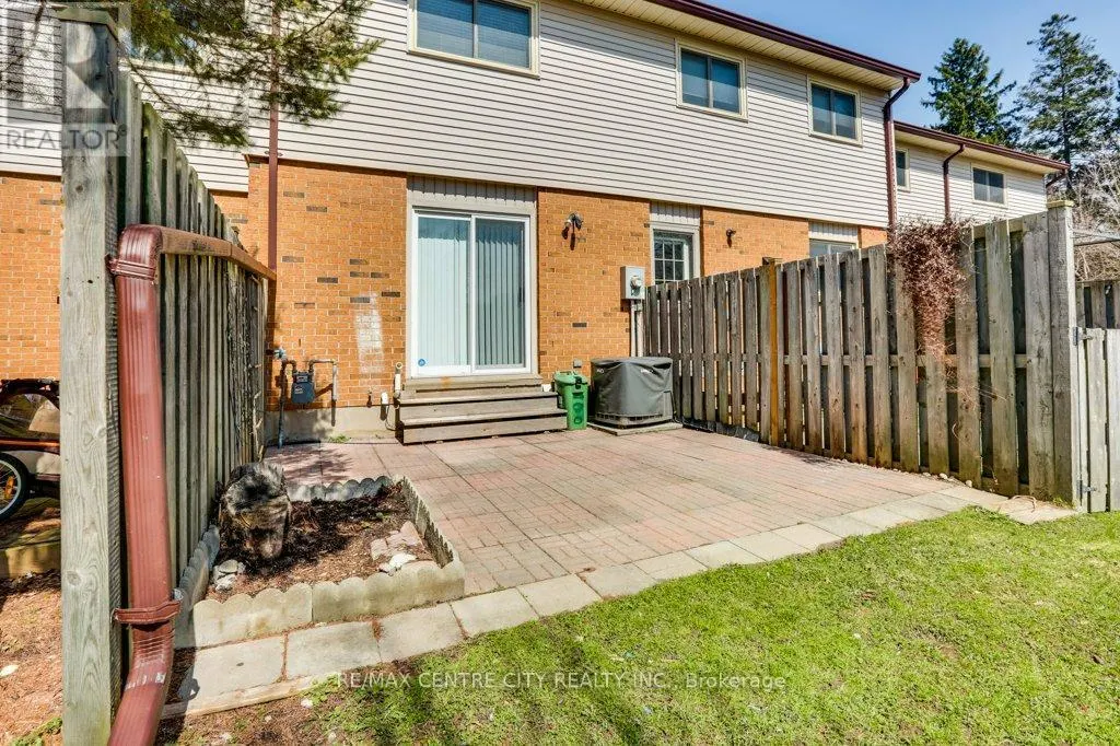100 - 1328 COMMISSIONERS ROAD W, #100