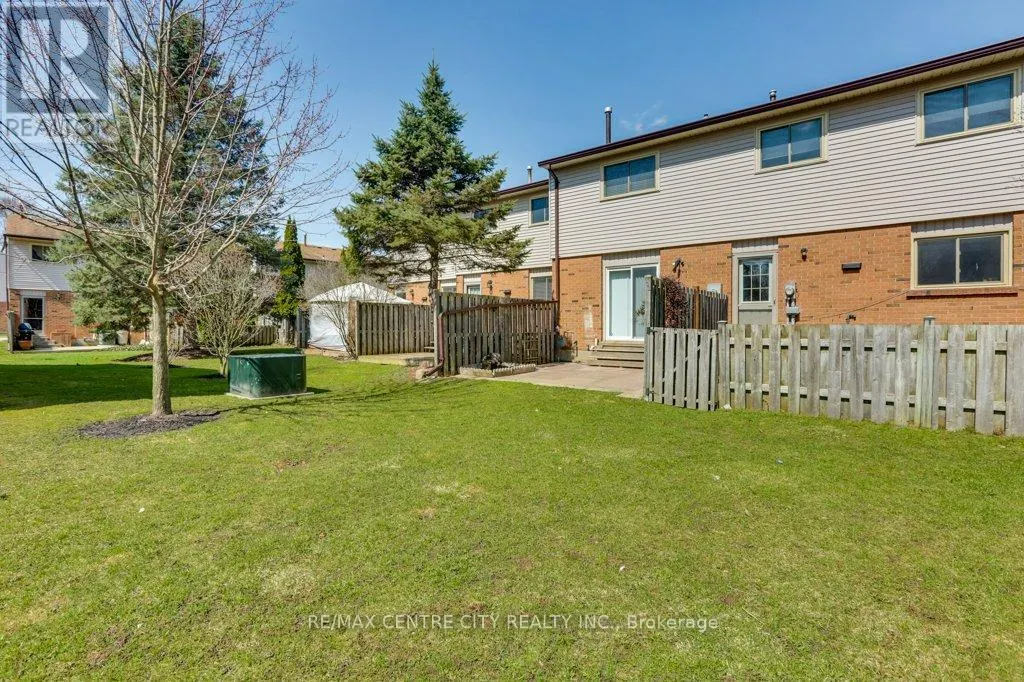 100 - 1328 COMMISSIONERS ROAD W, #100