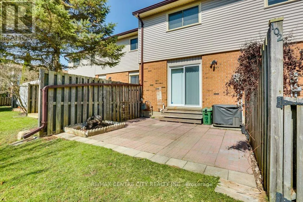 100 - 1328 COMMISSIONERS ROAD W, #100