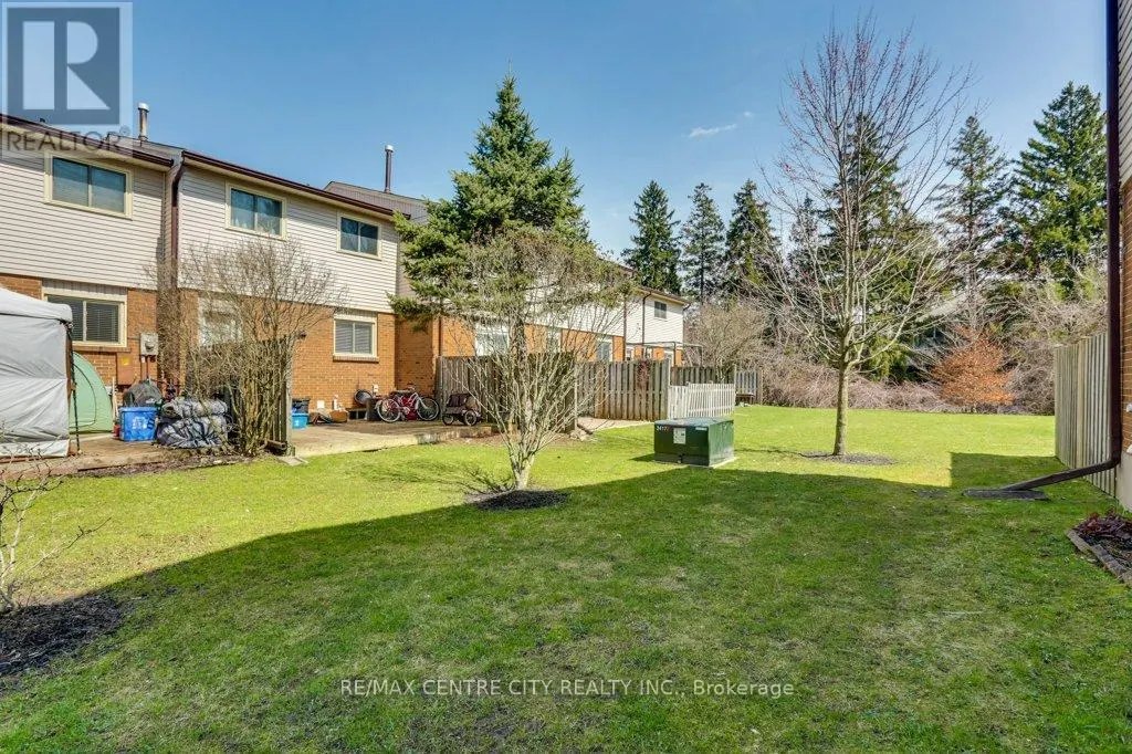 100 - 1328 COMMISSIONERS ROAD W, #100