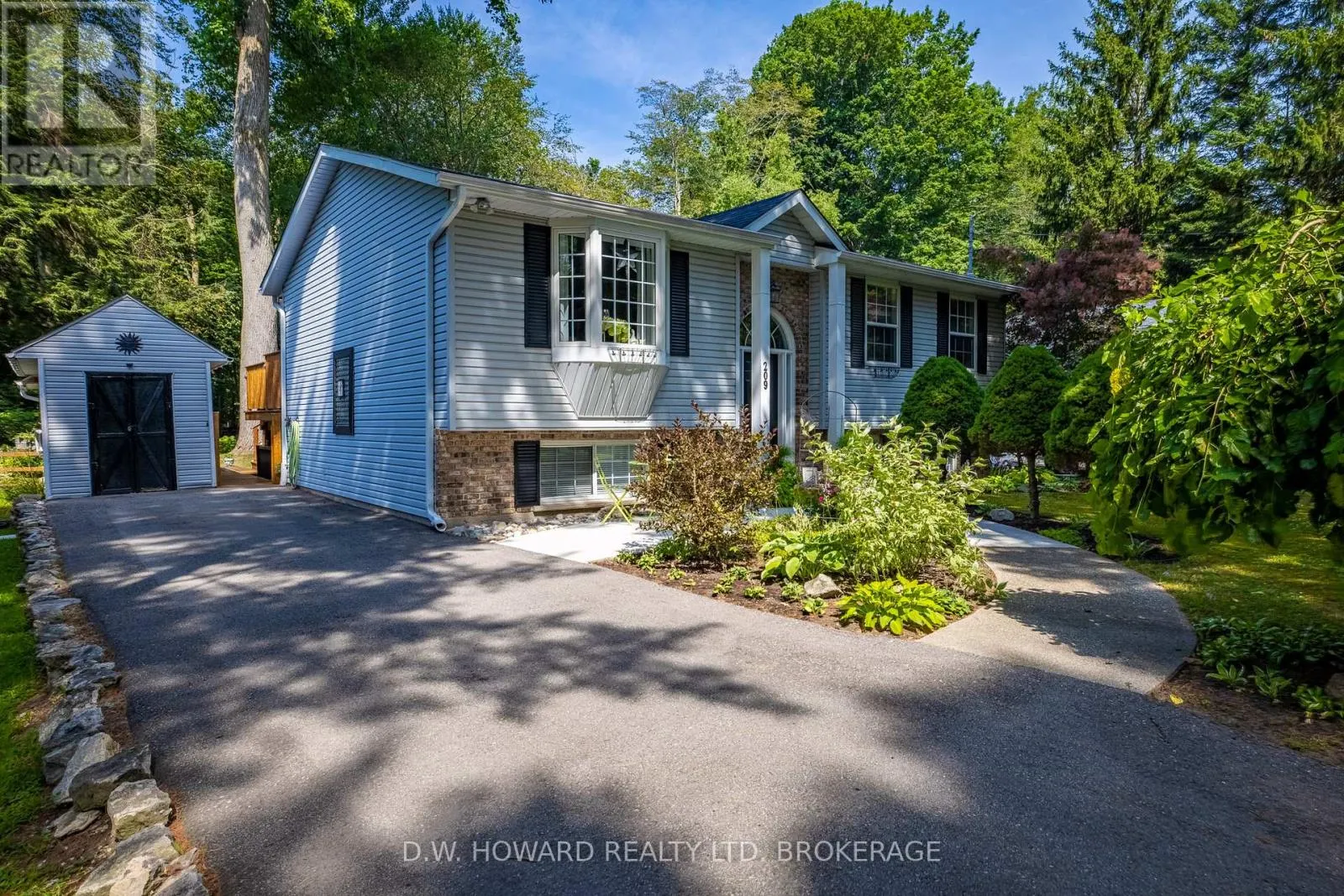 209 MAPLE LEAF AVENUE N