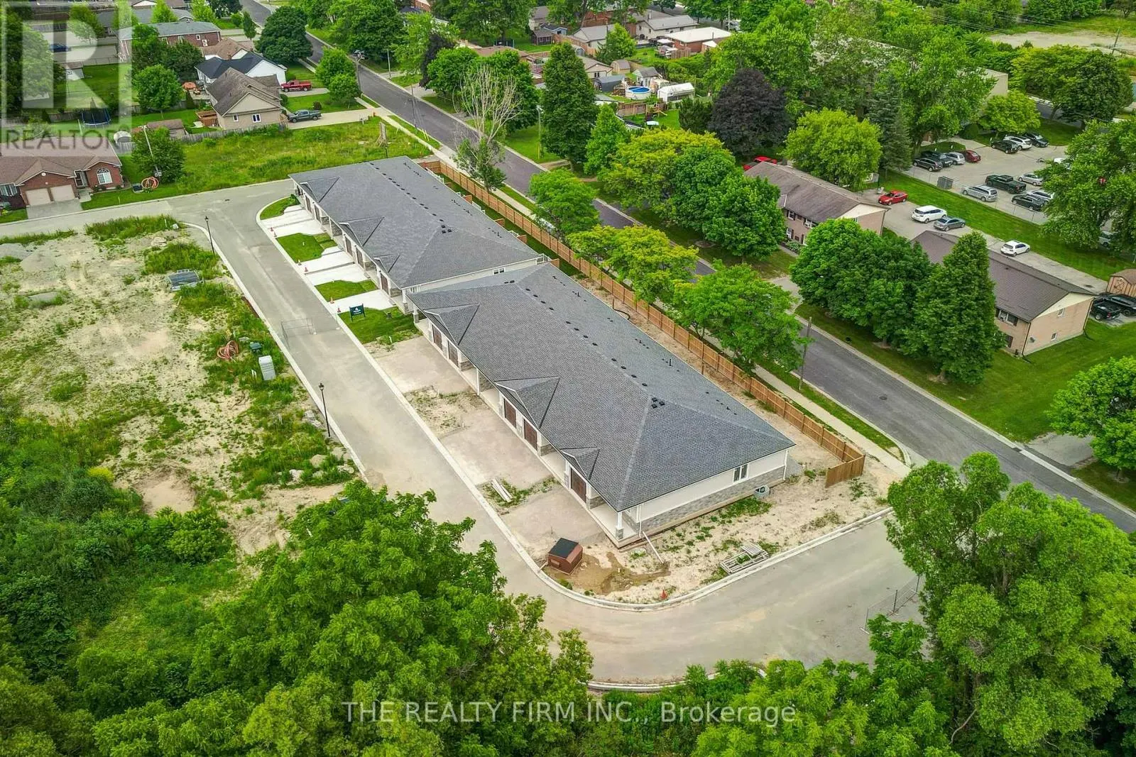 8 - 85 FOREST STREET, #8