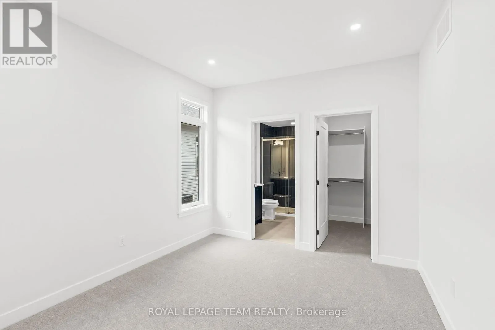 1053 MOORE STREET
