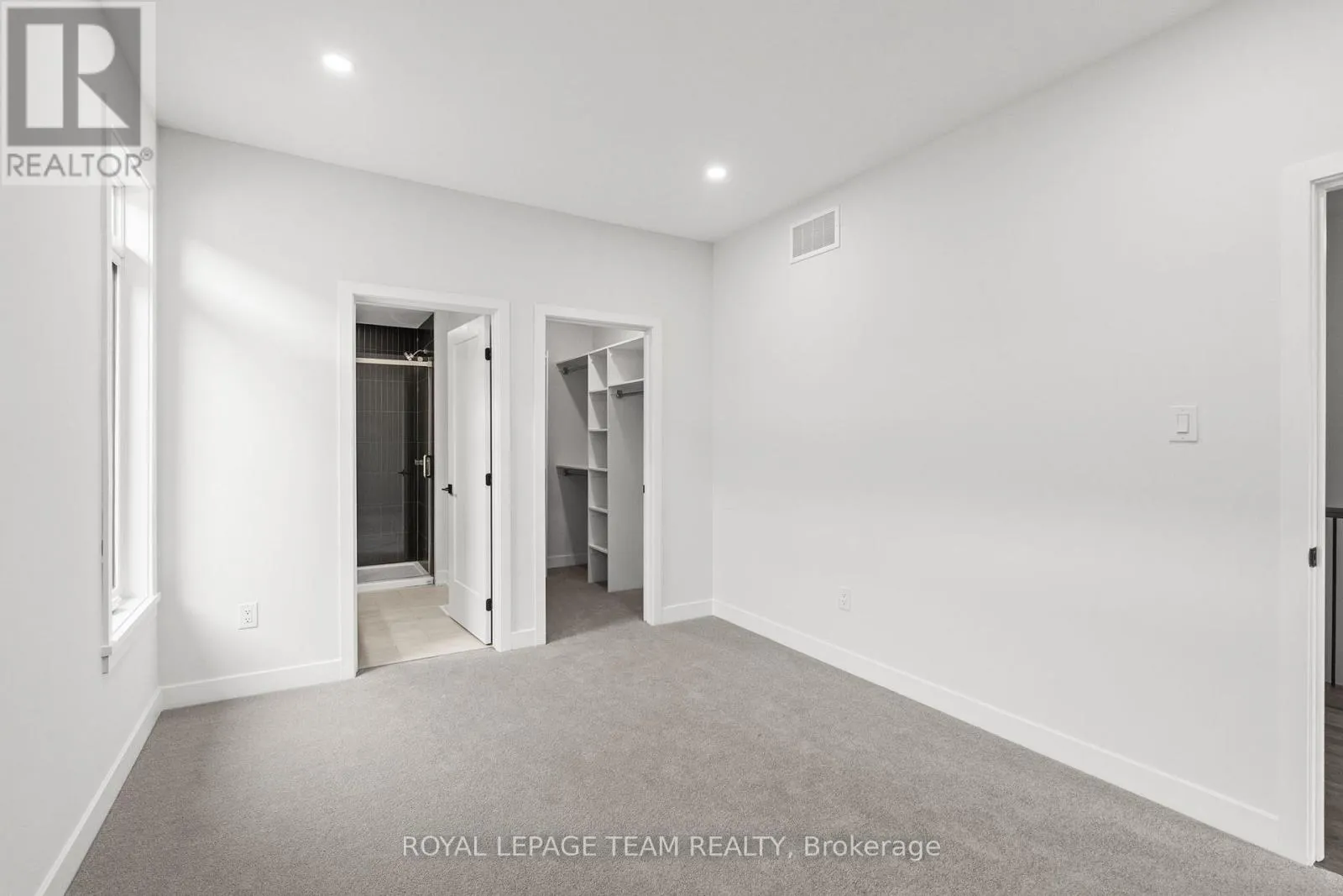 1053 MOORE STREET
