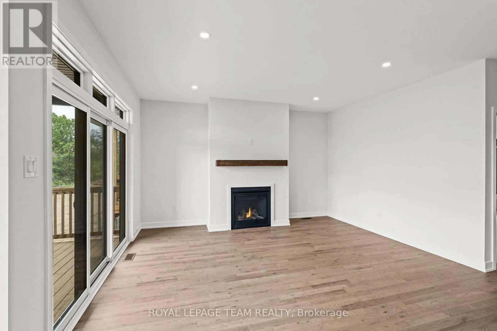 1053 MOORE STREET