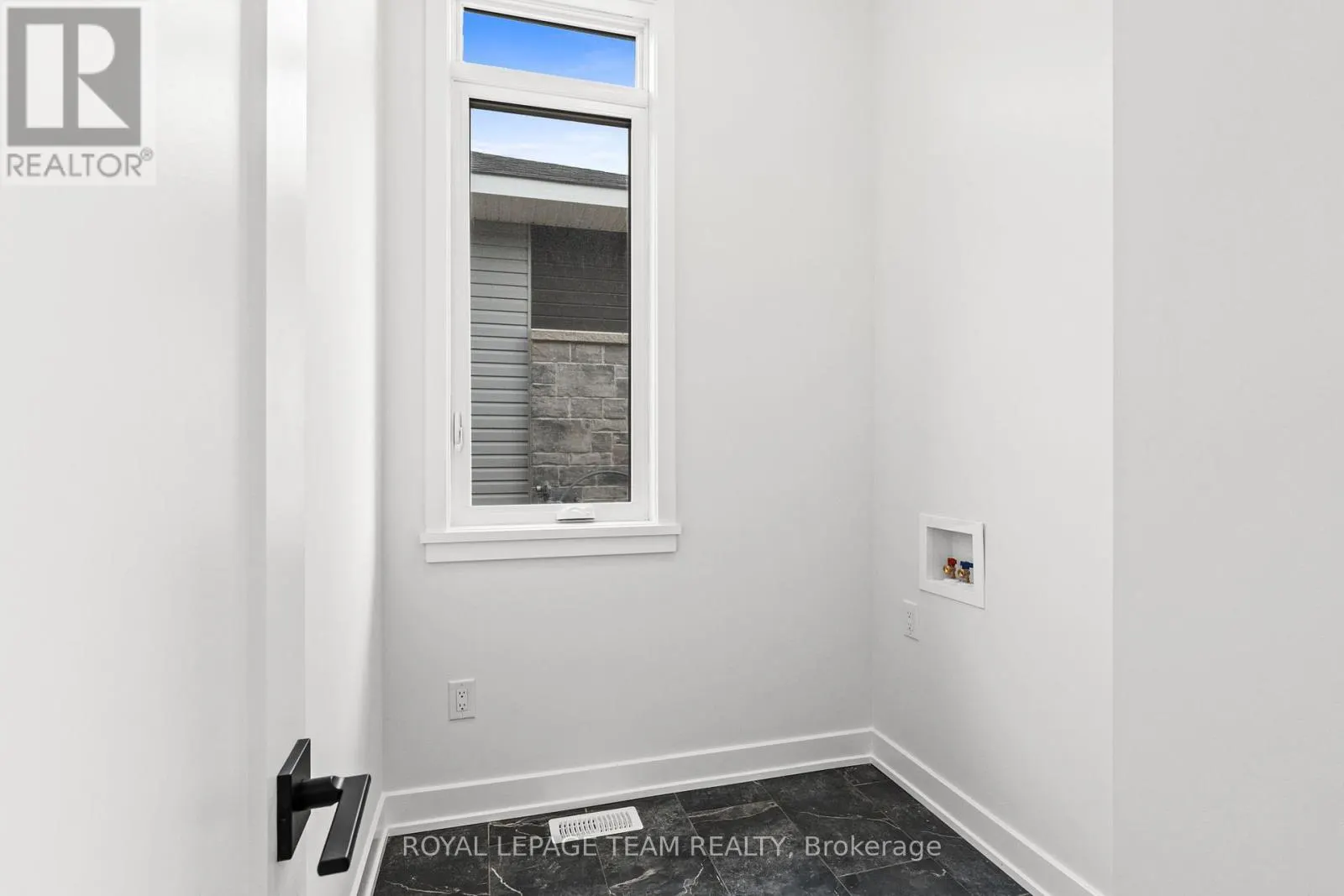 1053 MOORE STREET