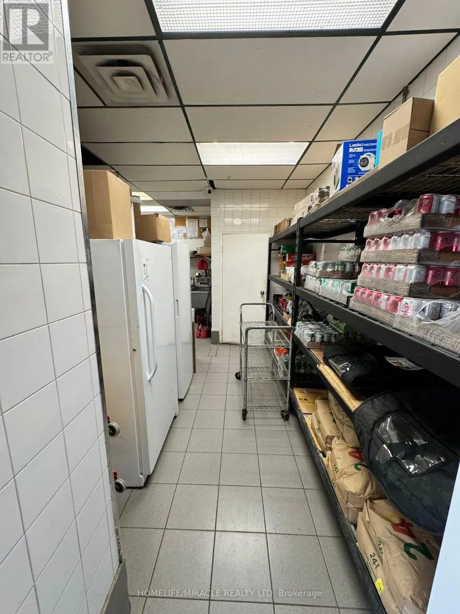 UNIT B - 140 PARKHILL ROAD W