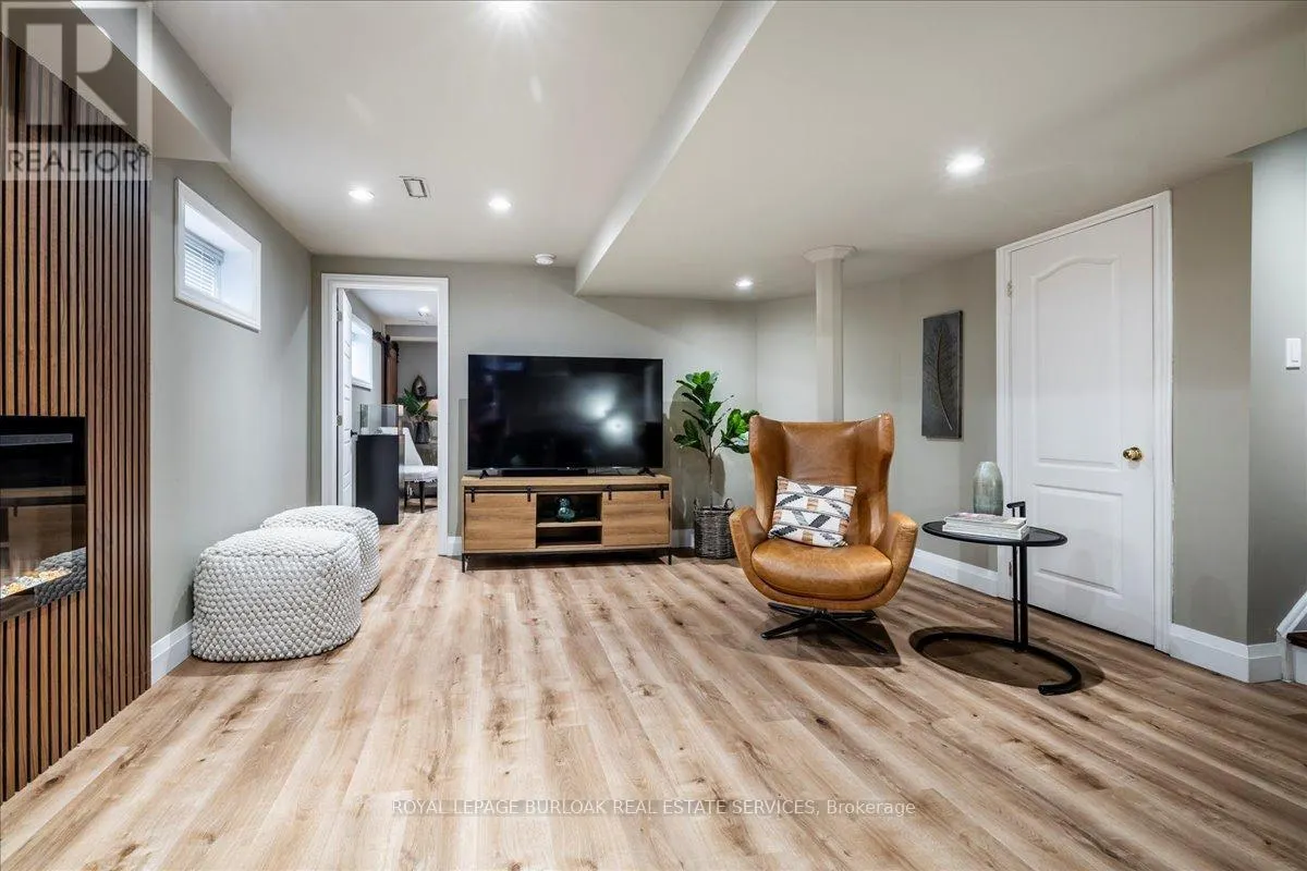 61 NISKA DRIVE