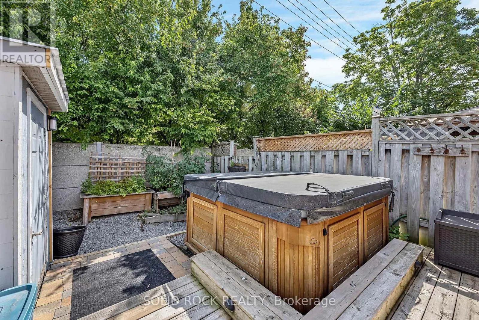 37 GRENADIER WAY