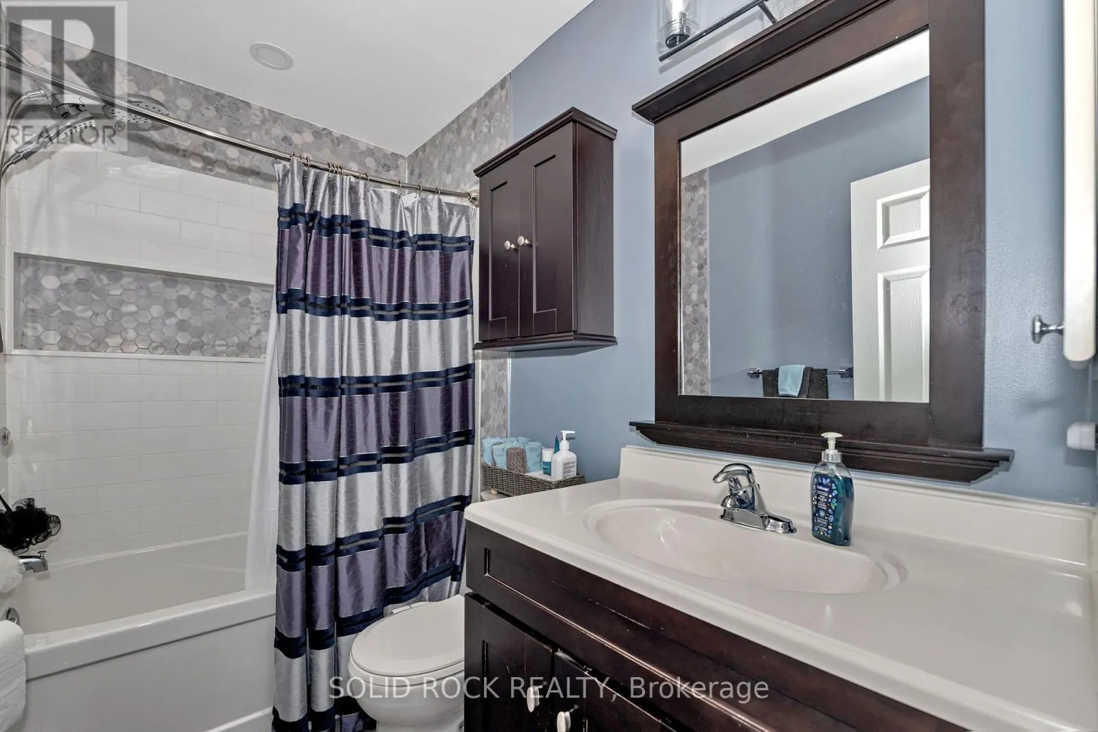 37 GRENADIER WAY