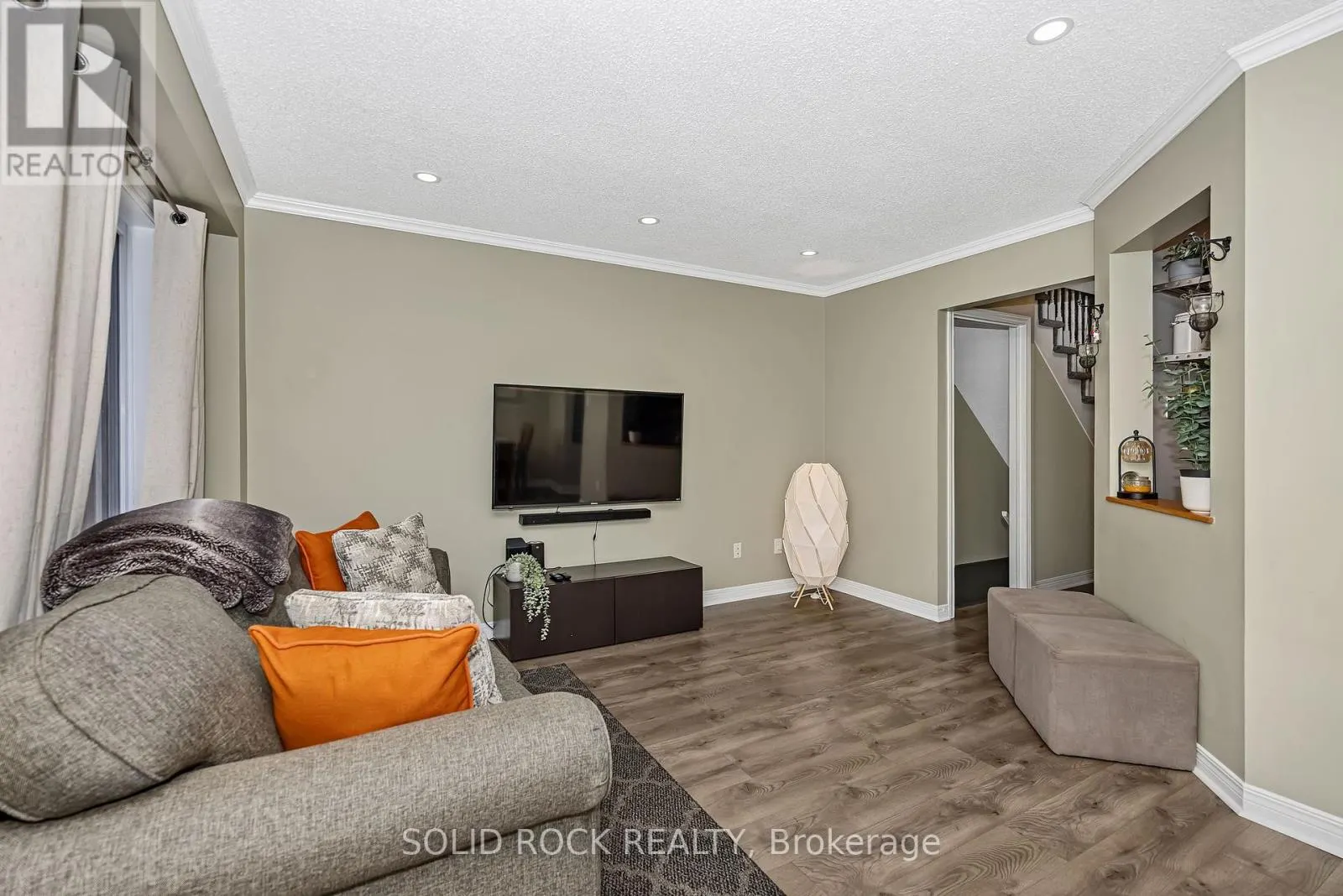 37 GRENADIER WAY