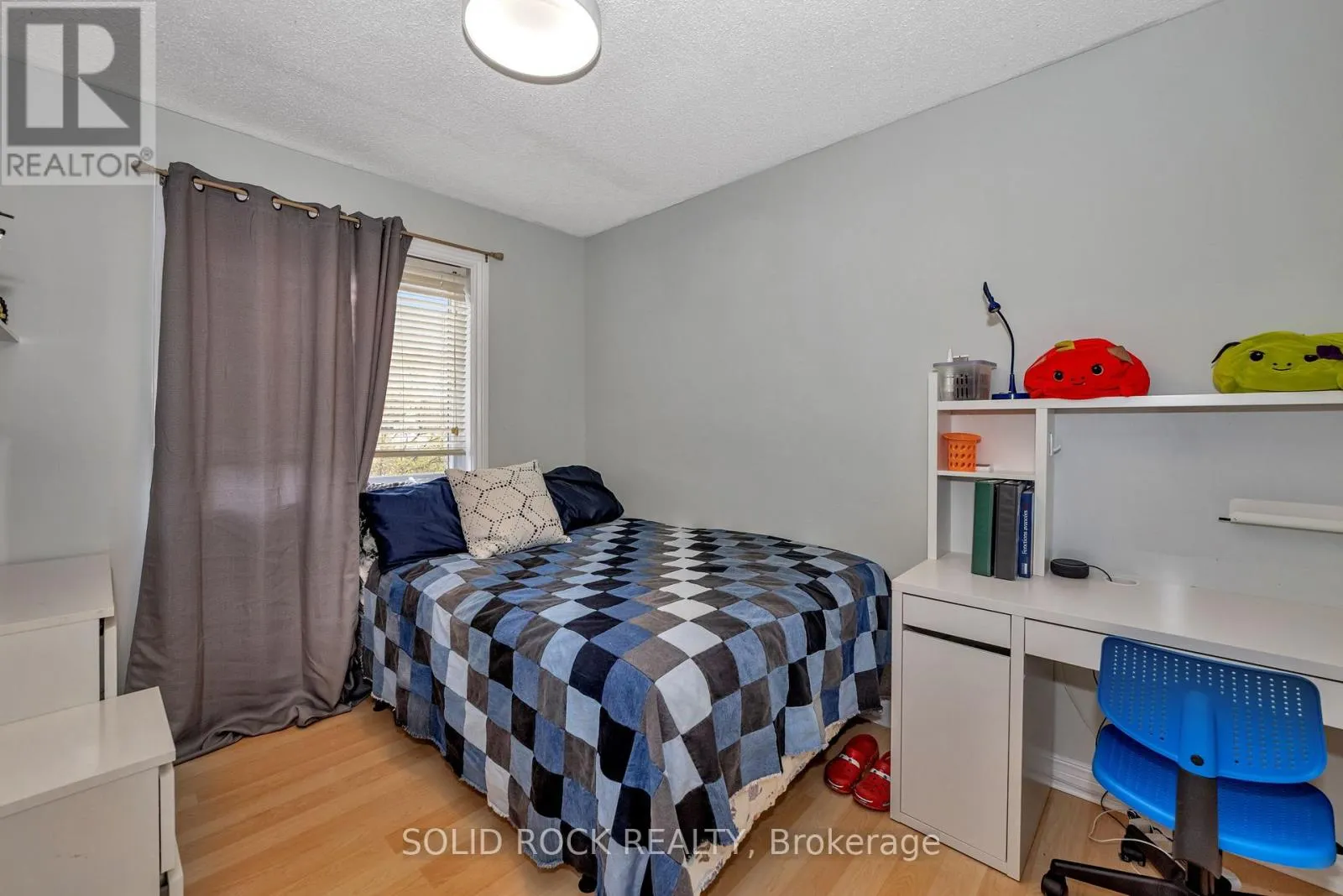 37 GRENADIER WAY