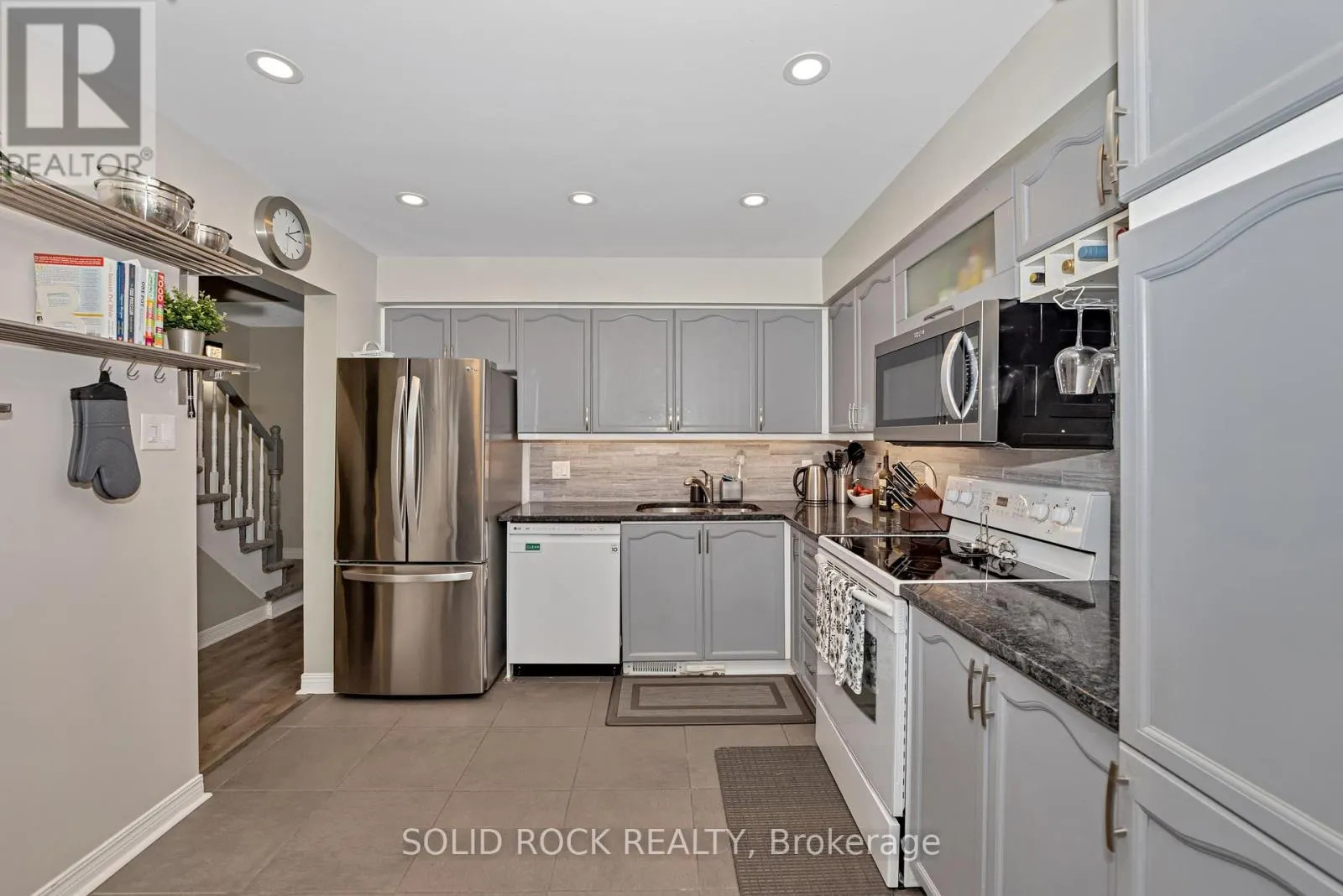 37 GRENADIER WAY