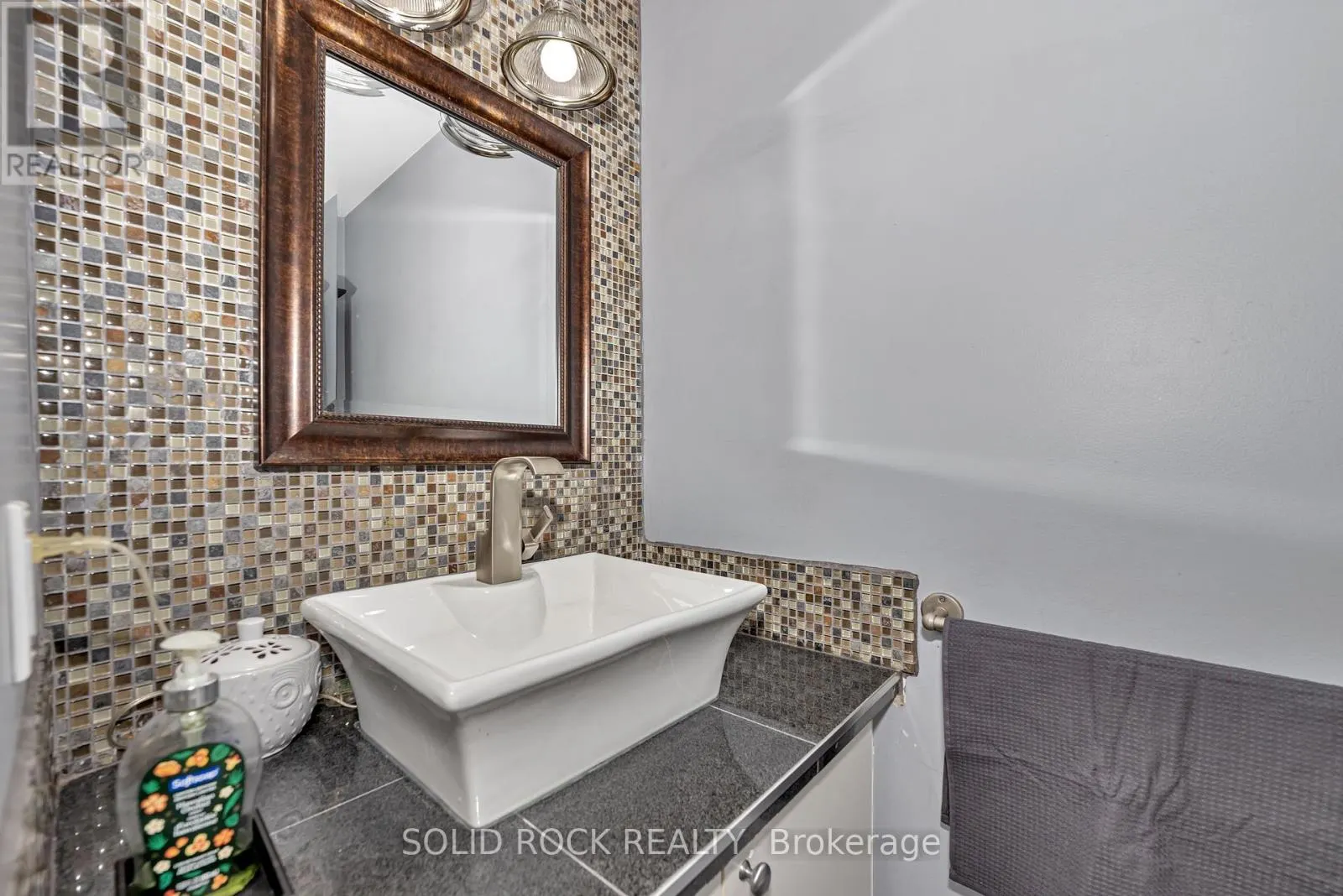 37 GRENADIER WAY