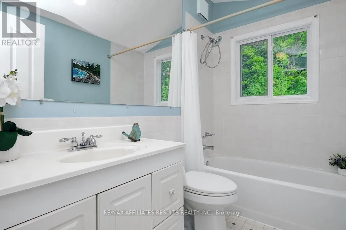 2 WEDGEWOOD CRESCENT