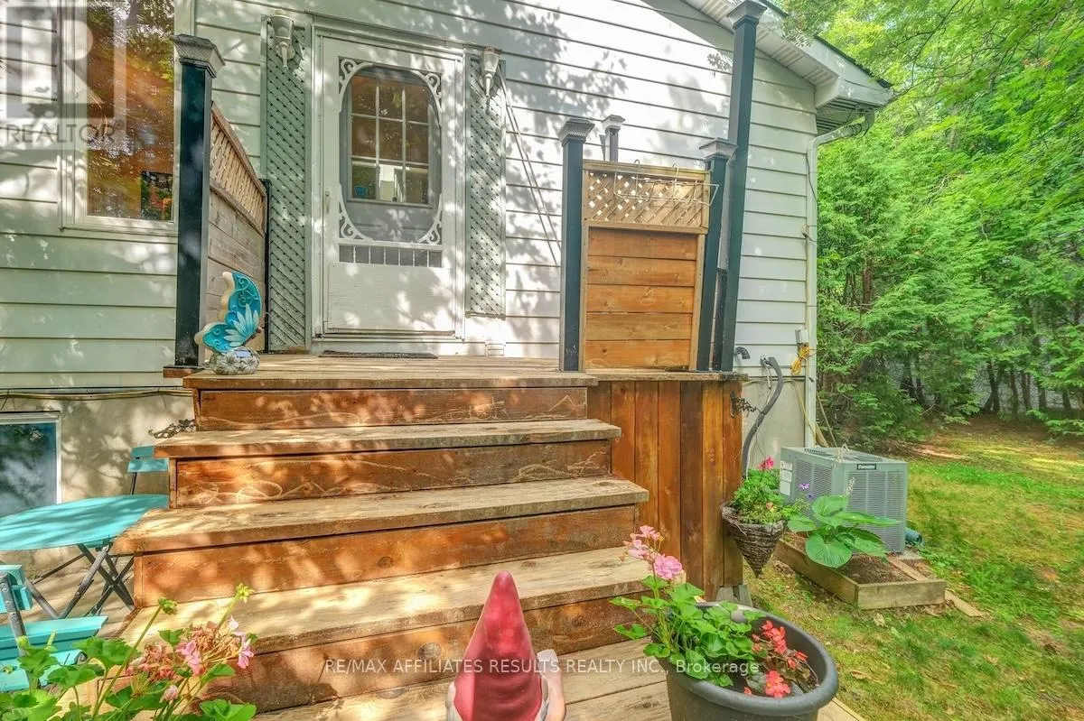 2 WEDGEWOOD CRESCENT
