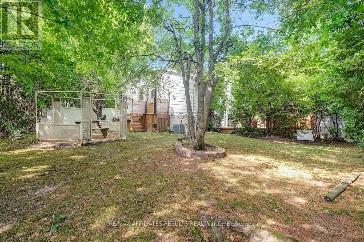 2 WEDGEWOOD CRESCENT