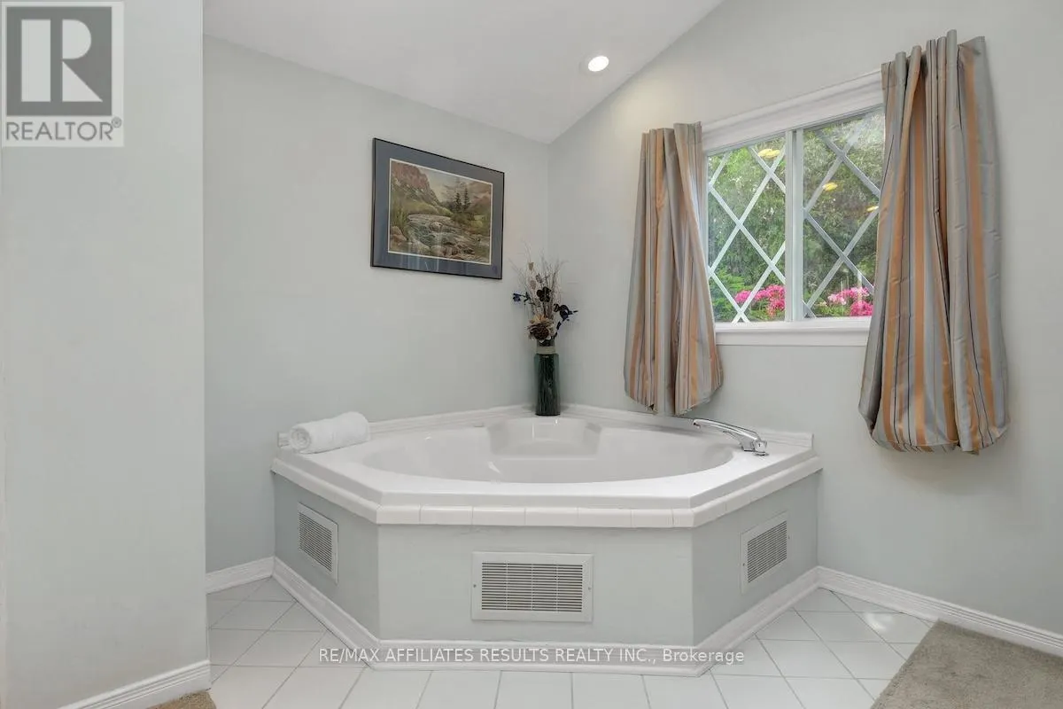 2 WEDGEWOOD CRESCENT