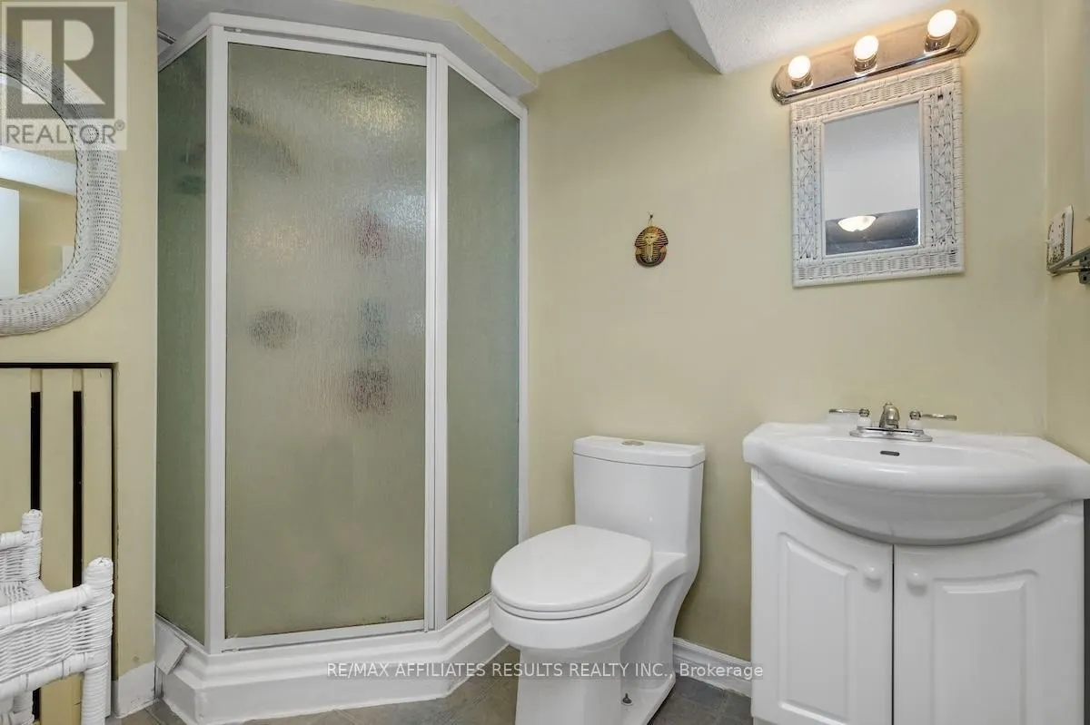 2 WEDGEWOOD CRESCENT