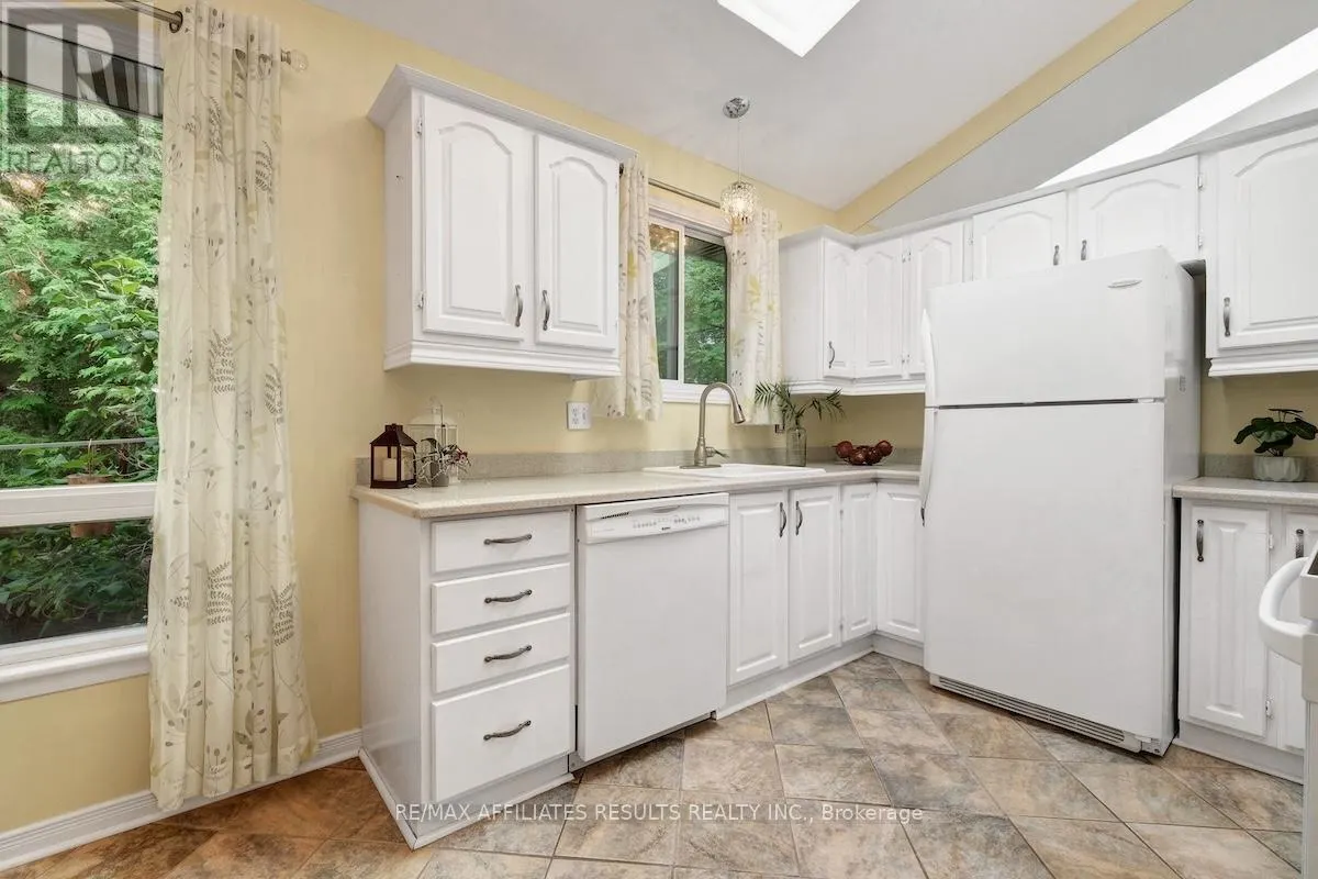 2 WEDGEWOOD CRESCENT