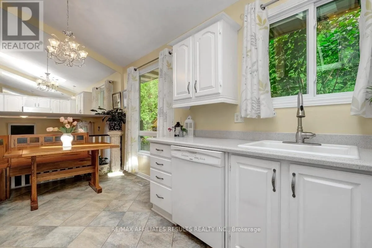 2 WEDGEWOOD CRESCENT