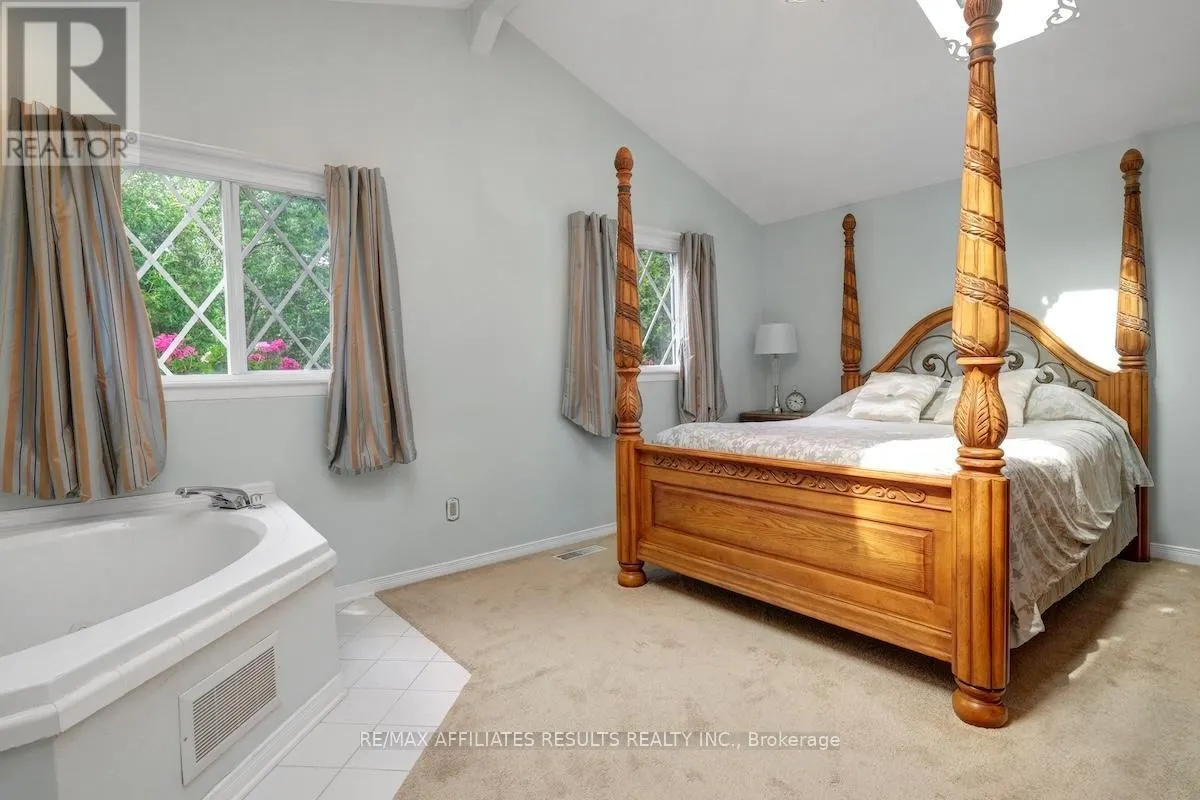 2 WEDGEWOOD CRESCENT