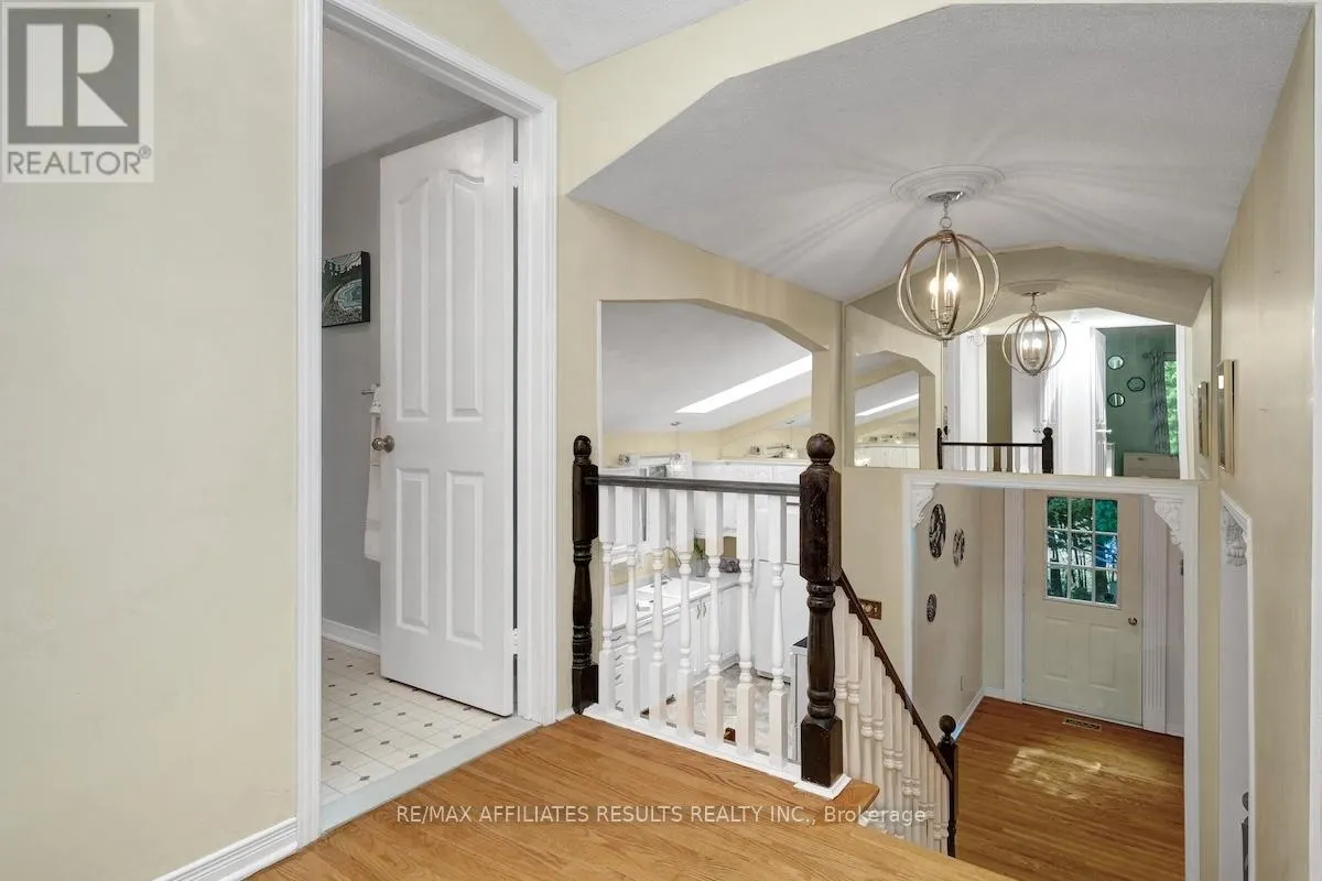 2 WEDGEWOOD CRESCENT
