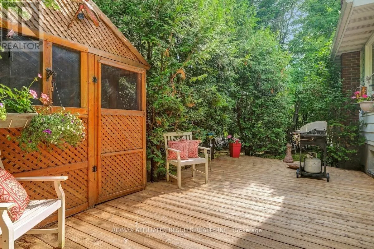 2 WEDGEWOOD CRESCENT
