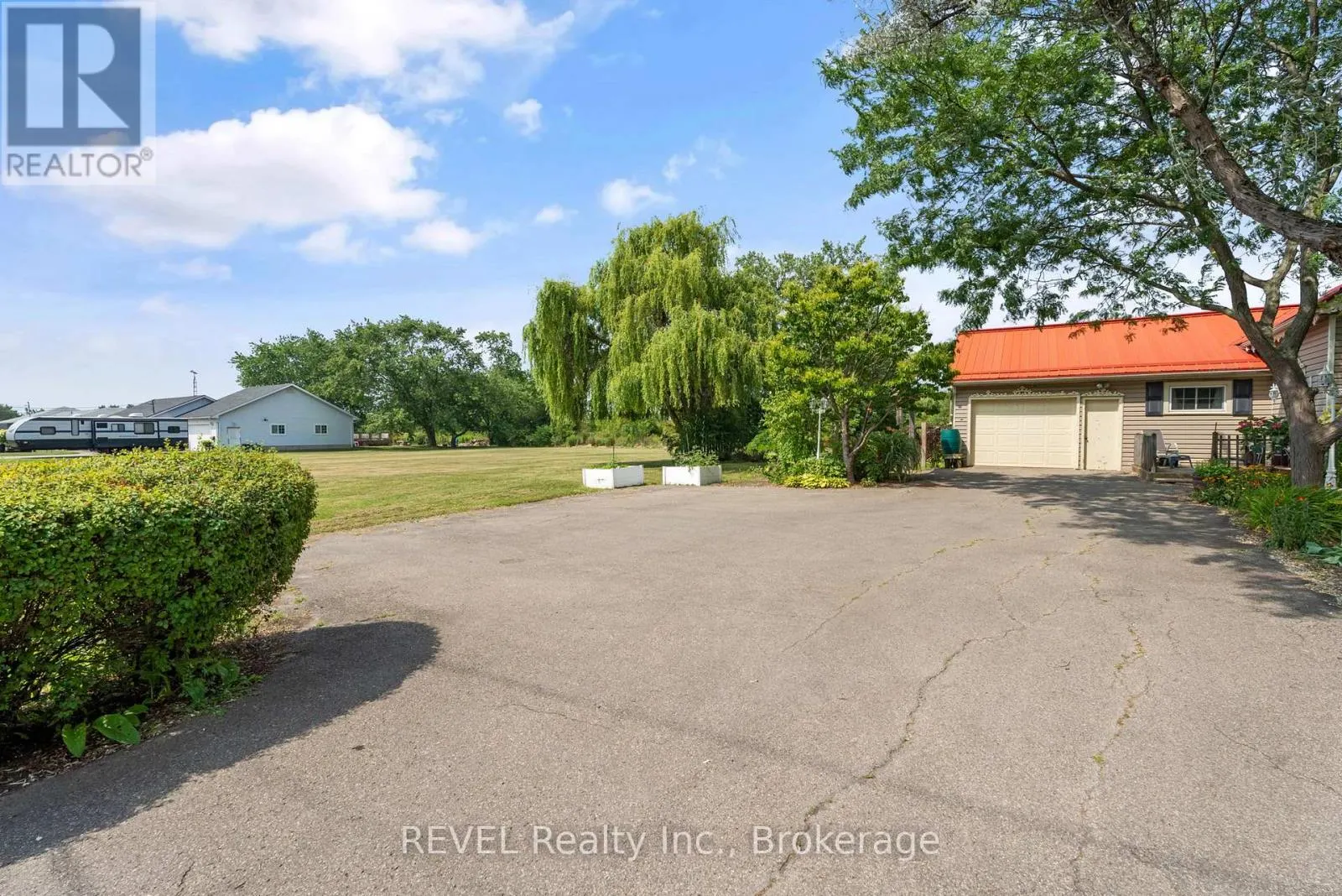 1555 MERRITTVILLE HIGHWAY
