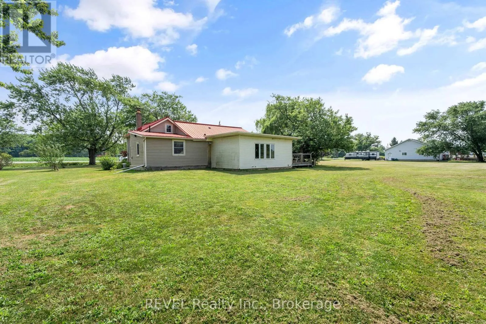 1555 MERRITTVILLE HIGHWAY