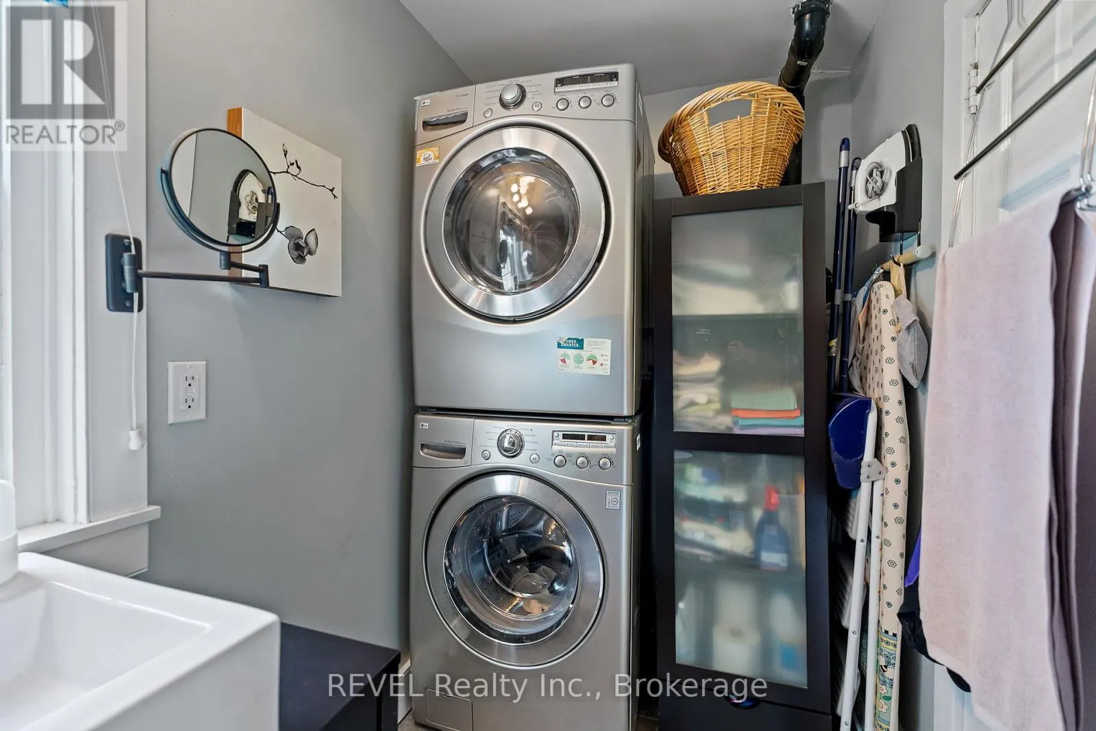 1555 MERRITTVILLE HIGHWAY