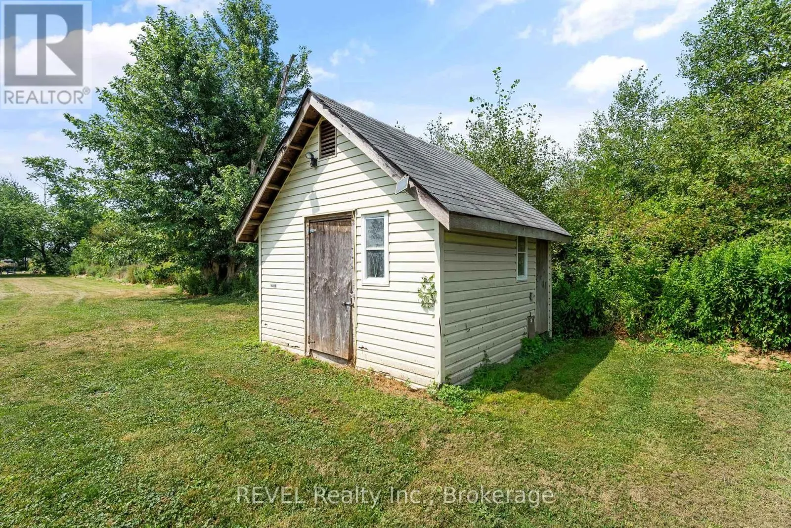 1555 MERRITTVILLE HIGHWAY