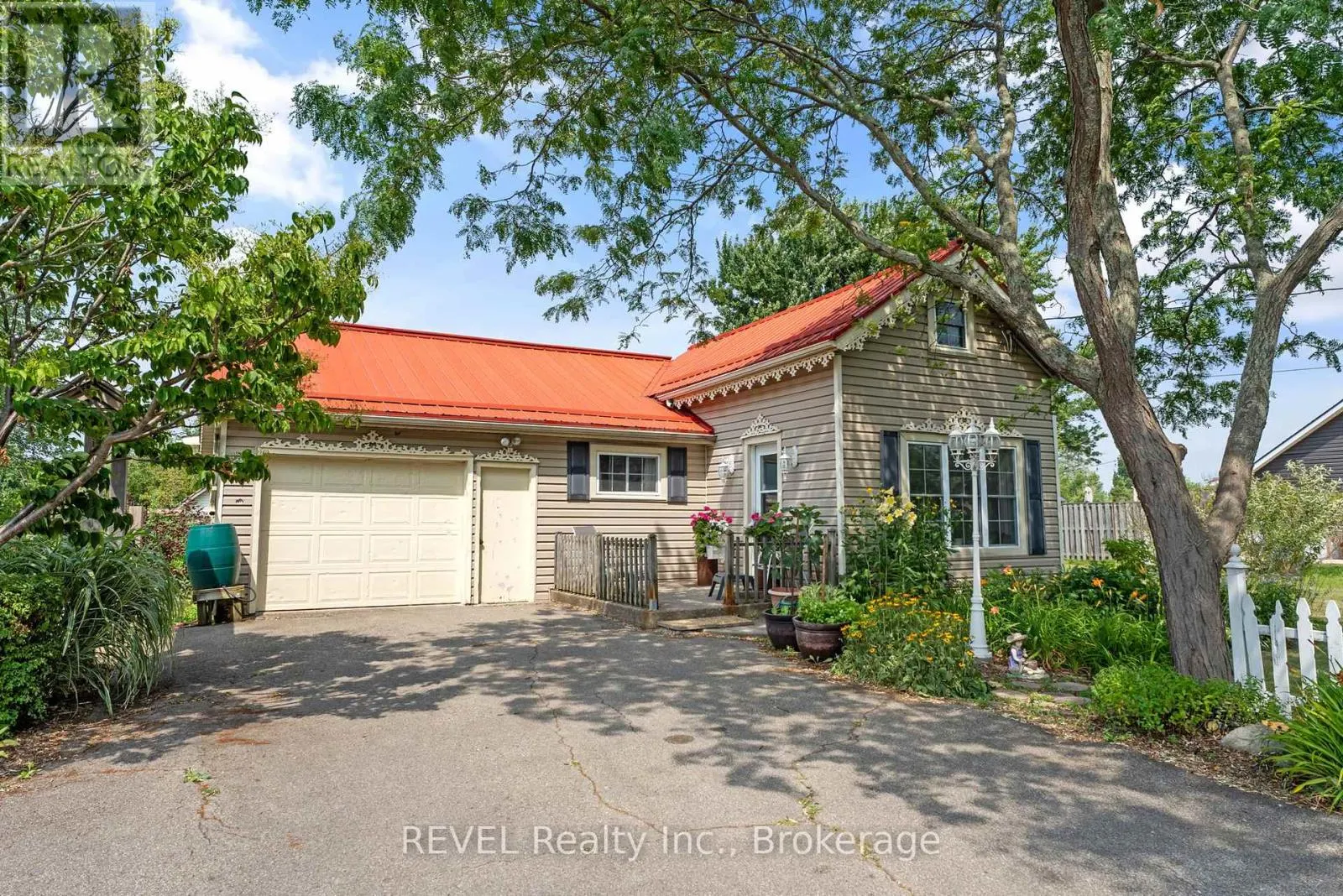 1555 MERRITTVILLE HIGHWAY