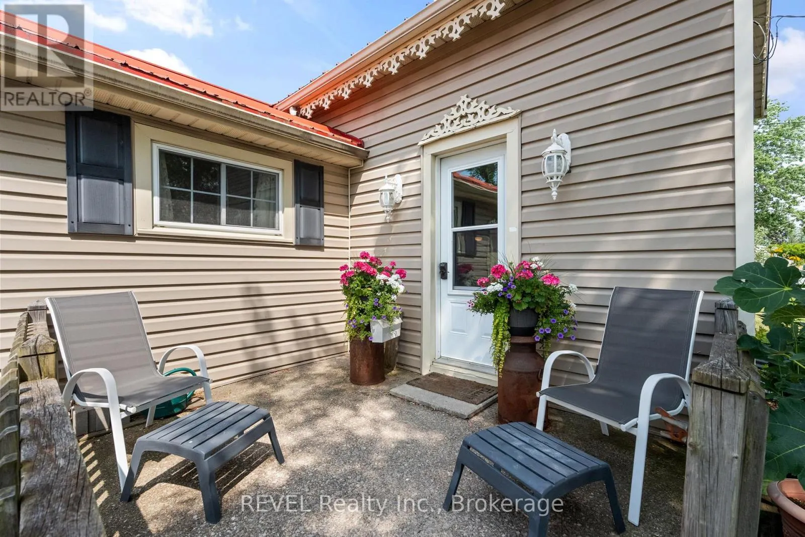 1555 MERRITTVILLE HIGHWAY