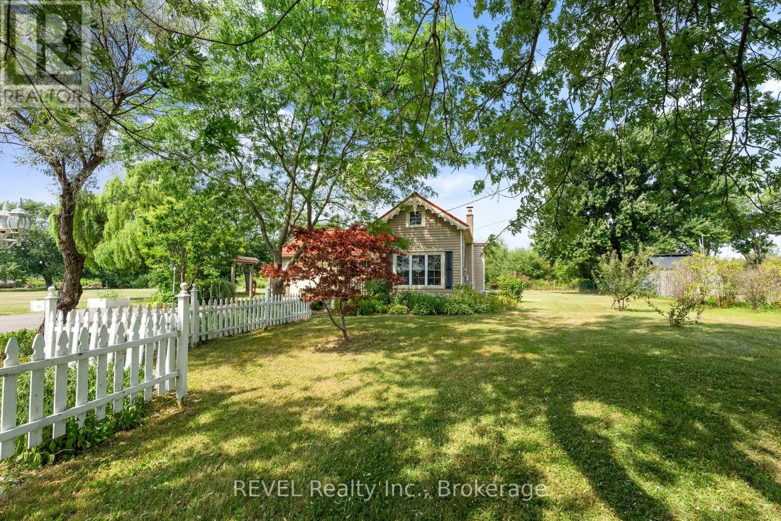 1555 MERRITTVILLE HIGHWAY