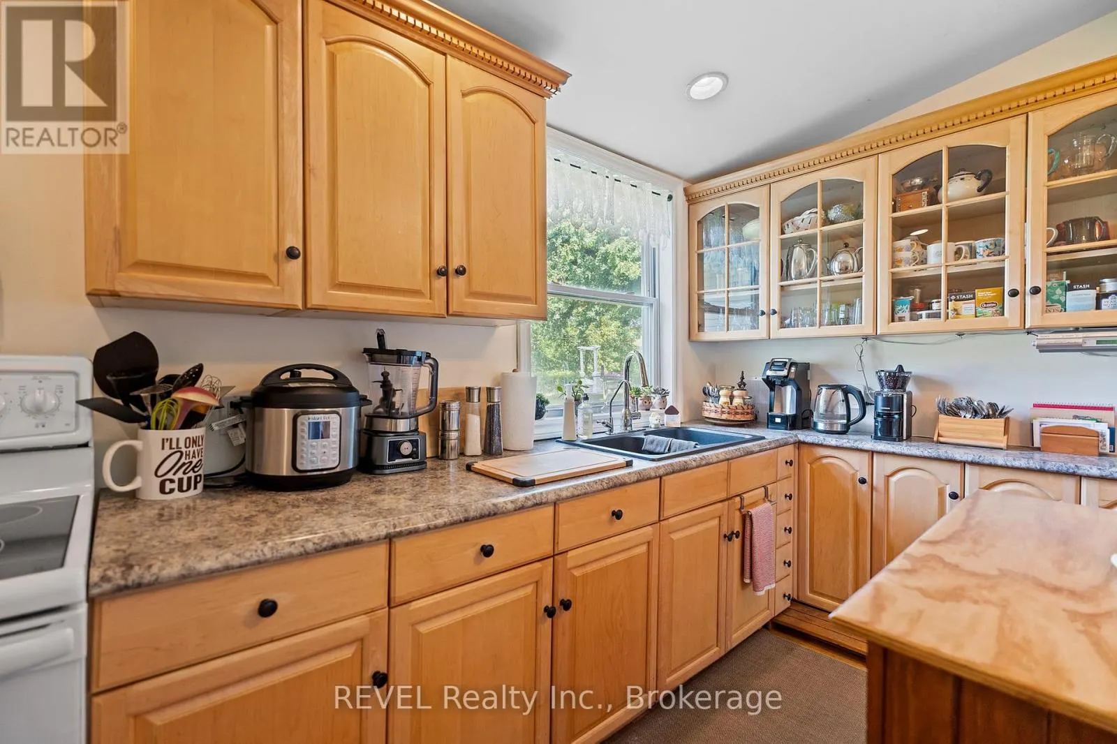 1555 MERRITTVILLE HIGHWAY