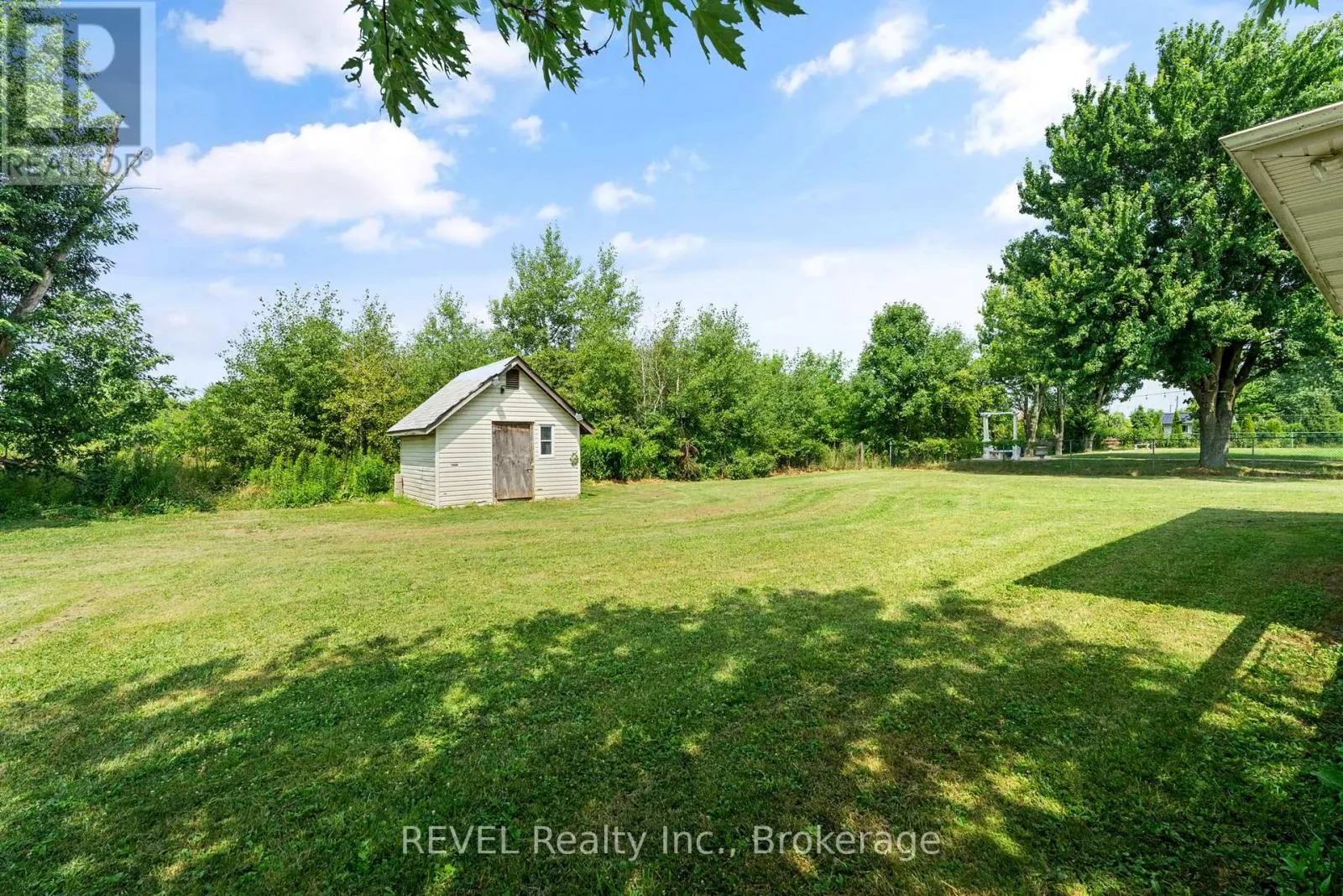 1555 MERRITTVILLE HIGHWAY