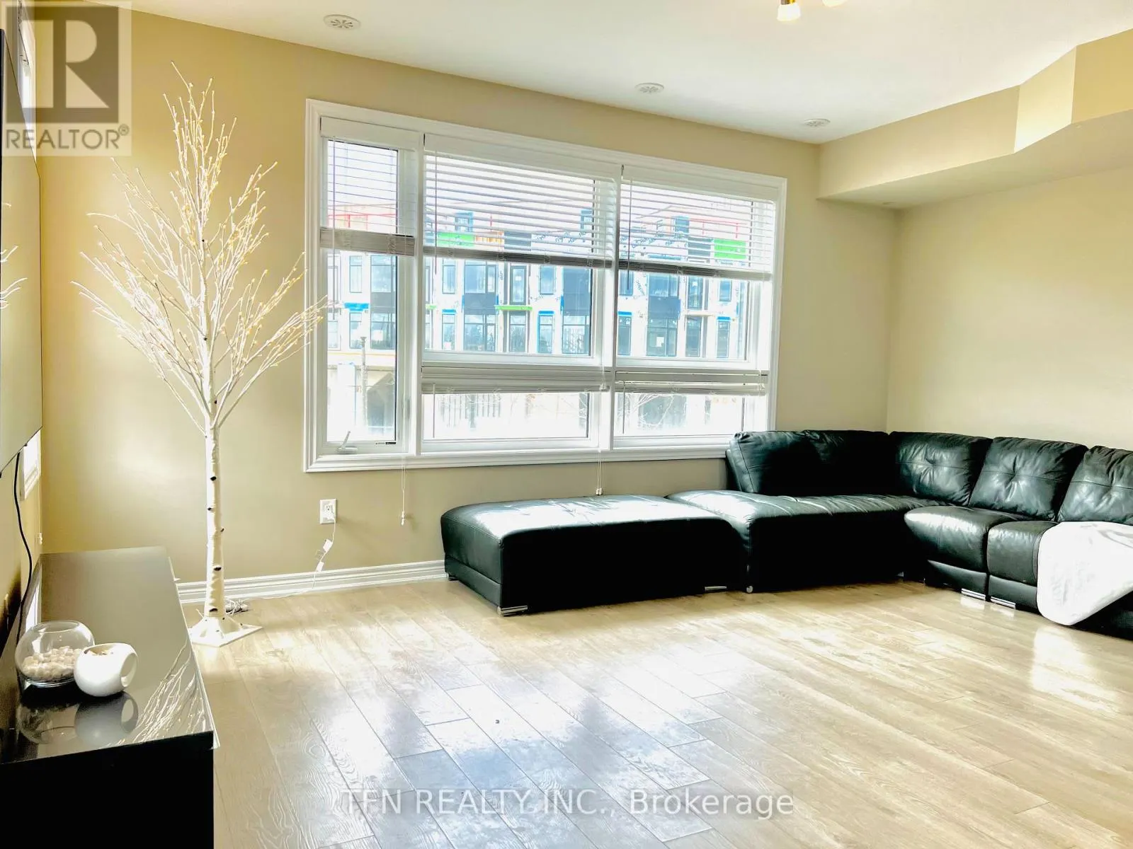 1 ESPLANADE LANE