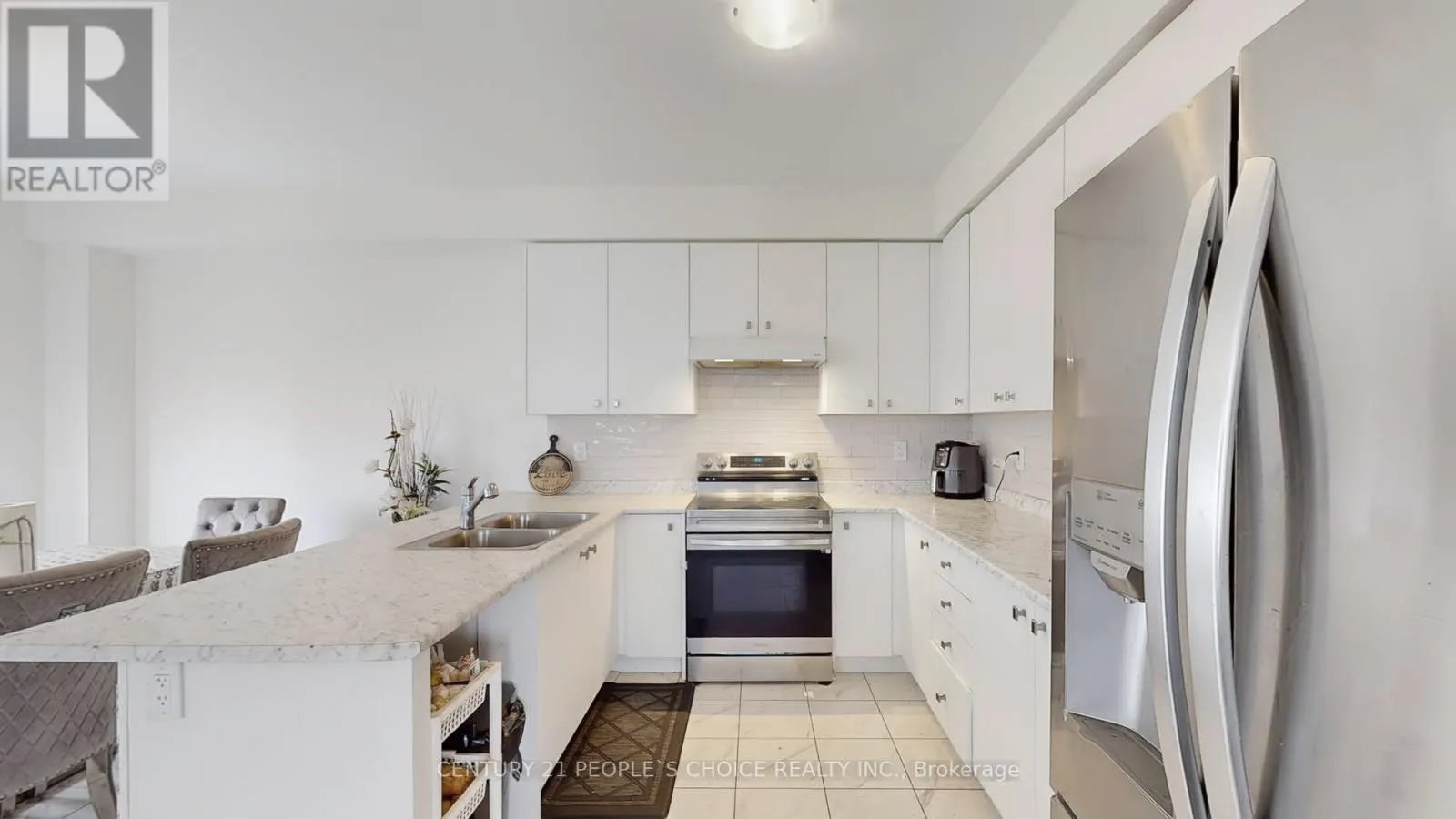 38 STANLEY AVENUE N