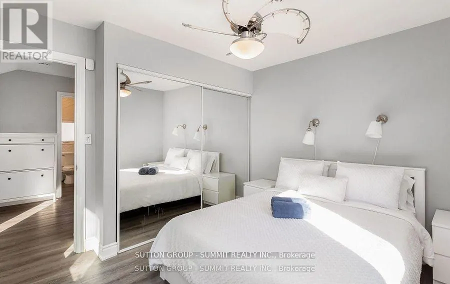 18 1/2 LAKESHORE DRIVE